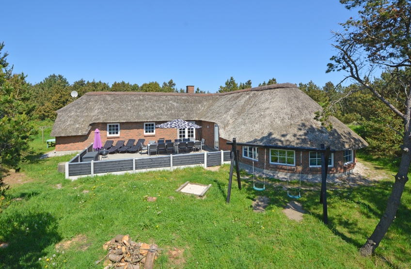 Schönes Ferienhaus mit Swimmingpool und Terrasse