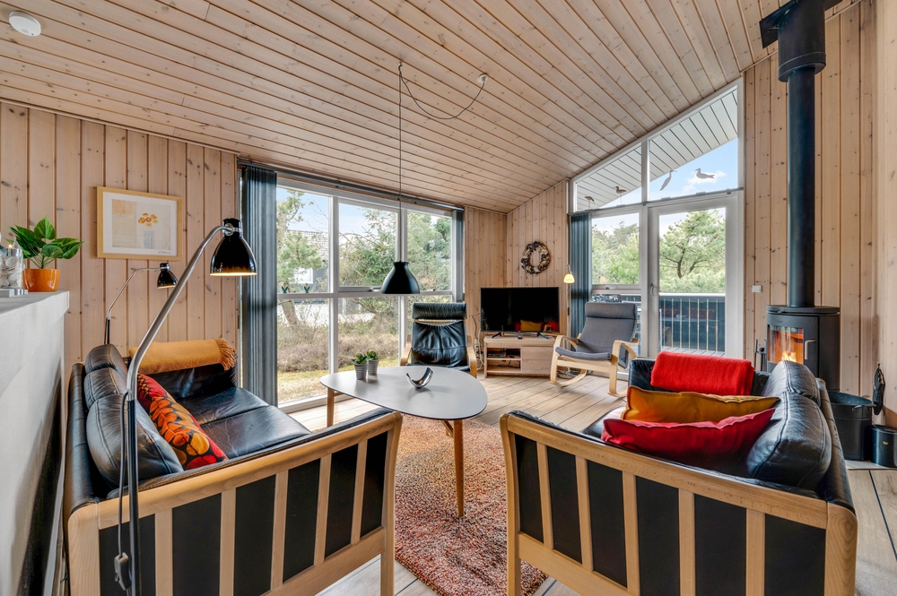 Friedvolles Haus mit eingezäunter Terrasse & Kaminofen