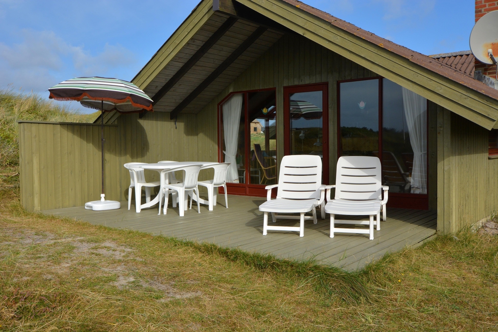 Gepflegtes Haus mit teilweise überdachter Terrasse
