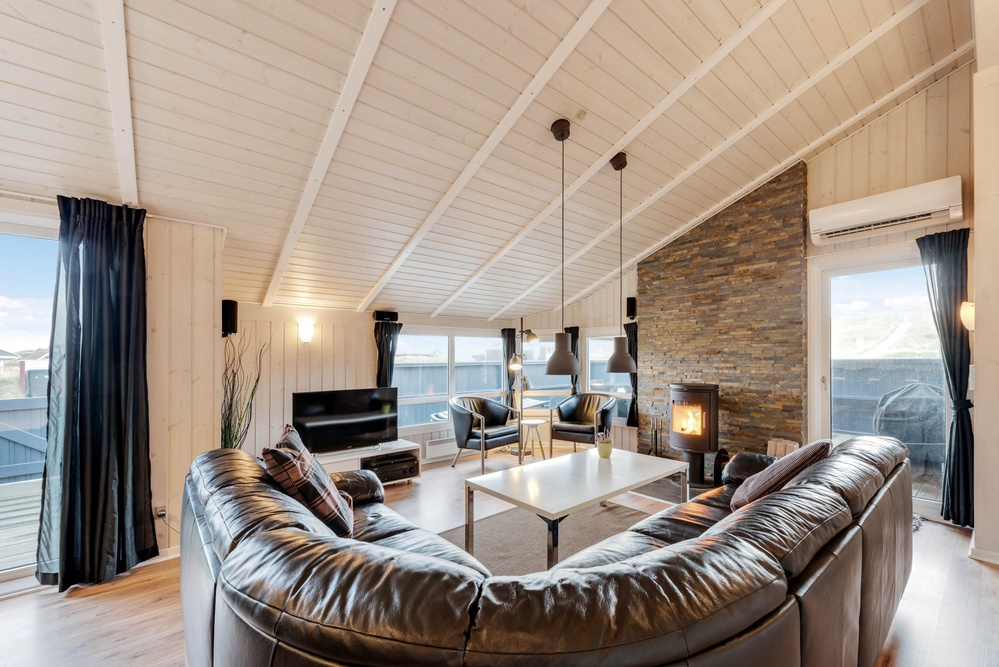 Ferienhaus mit geschlossener Terrasse, Kaminofen & Wärmepumpe