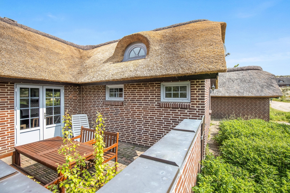 Wunderschönes Reetdachhaus mit Sauna mitten in den Dünen