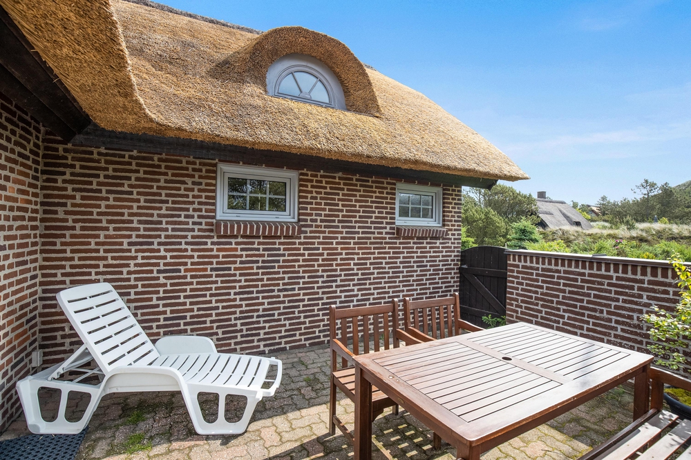 Wunderschönes Reetdachhaus mit Sauna mitten in den Dünen