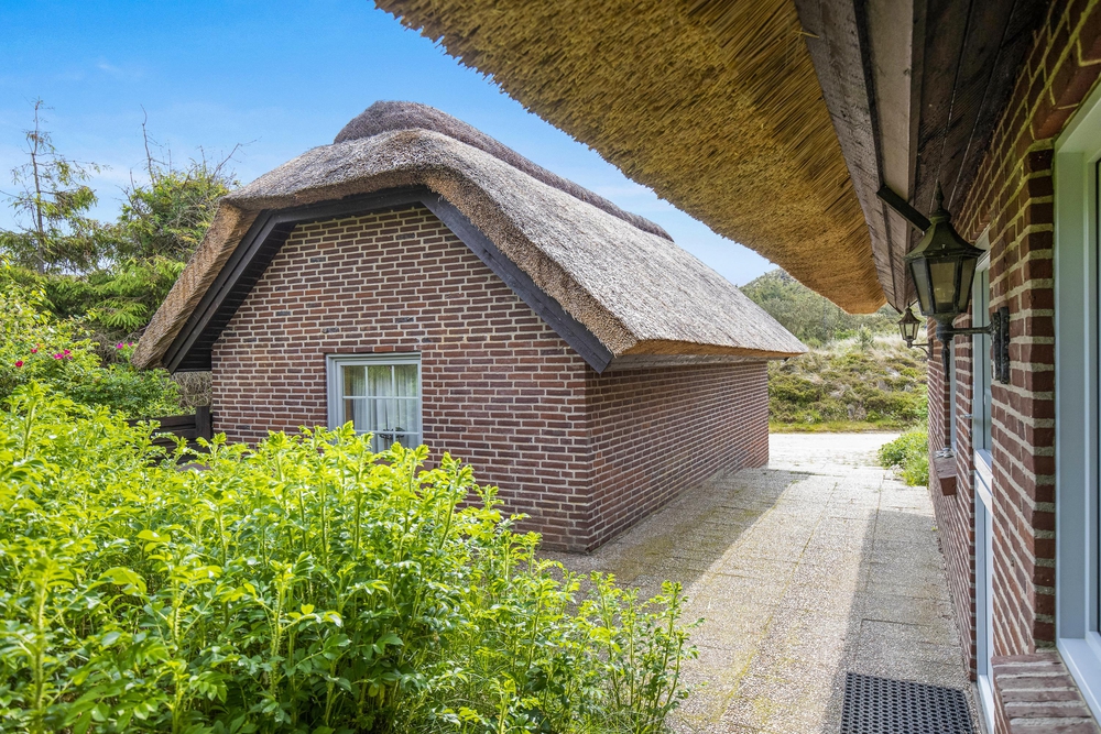 Wunderschönes Reetdachhaus mit Sauna mitten in den Dünen