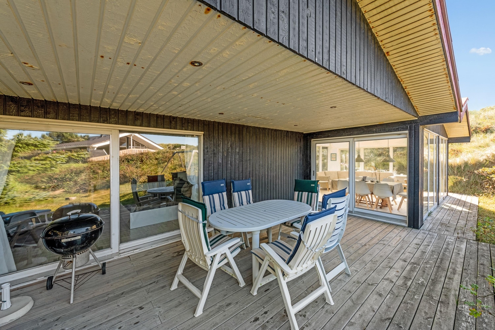 Schönes Ferienhaus mit Sauna und Wintergarten und nur 150 m von der Küste