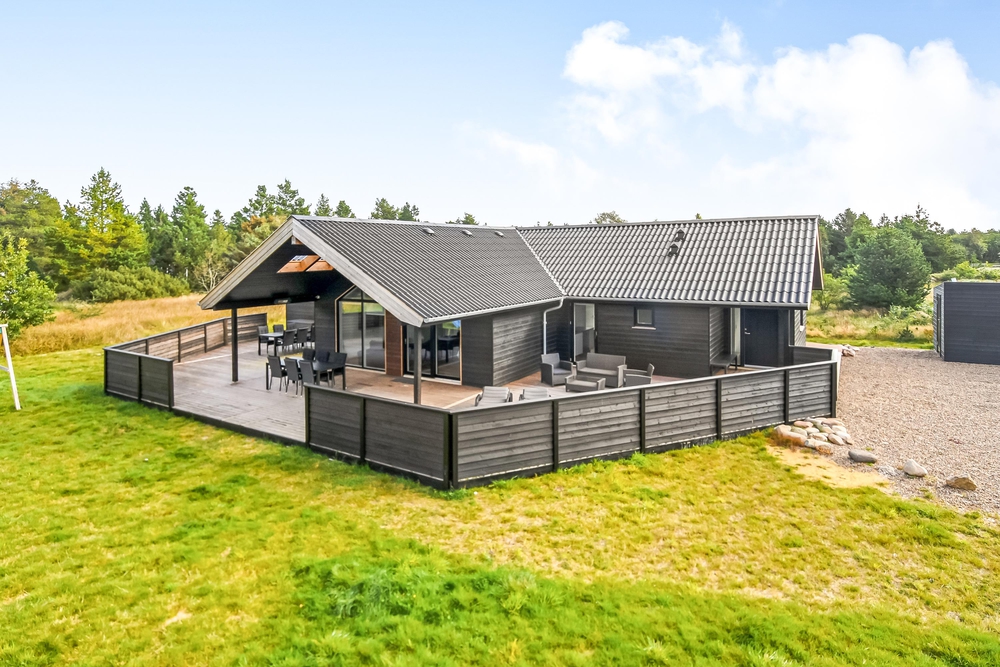 Neues luxuriöses Aktivitätshaus mit fantastischer Terrasse