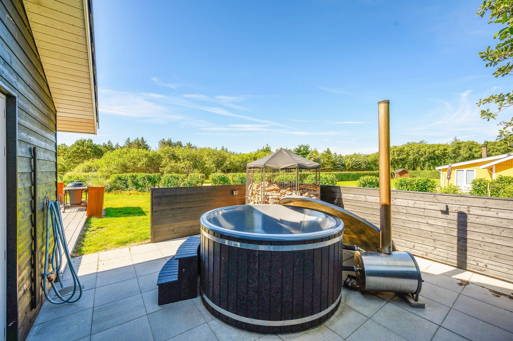 Luxuriöses Ferienhaus mit Sauna, Whirlpool und Badetonne