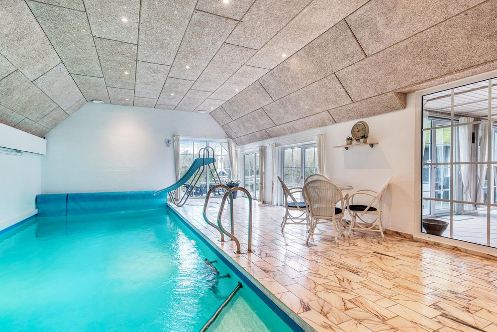 Grosses Poolhaus mit Whirlpool und Sauna ? nur 250 m zum Strand