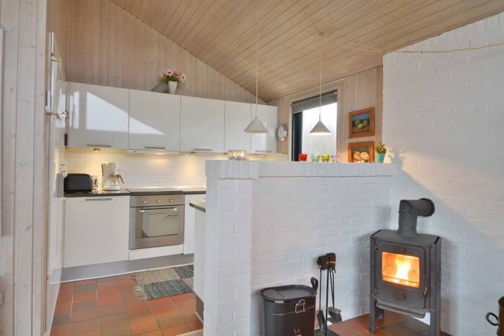 Schönes Ferienhaus mit geschl. Terrasse nahe am Strand