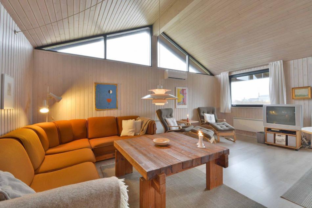 Schönes Ferienhaus mit geschl. Terrasse nahe am Strand