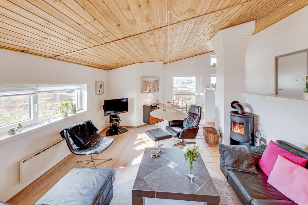 Ferienhaus auf Naturgrundstück in der Nähe vom Strand