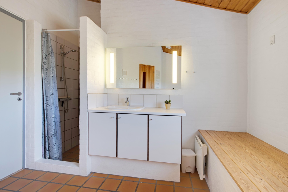 Ferienhaus auf Naturgrundstück in der Nähe vom Strand