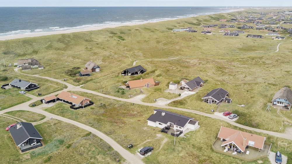 Ferienhaus auf Naturgrundstück in der Nähe vom Strand
