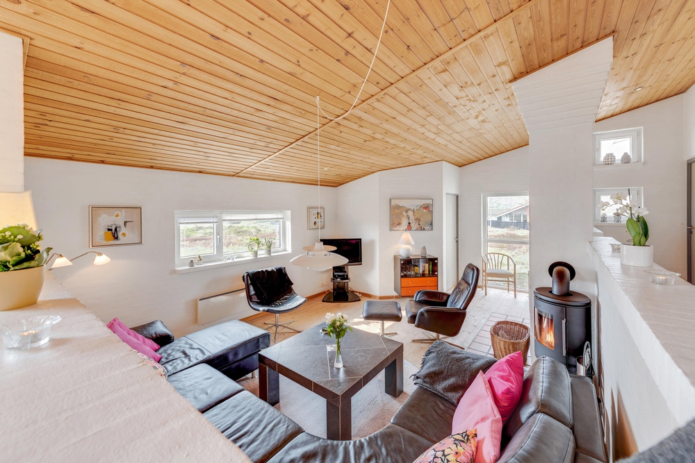 Ferienhaus auf Naturgrundstück in der Nähe vom Strand